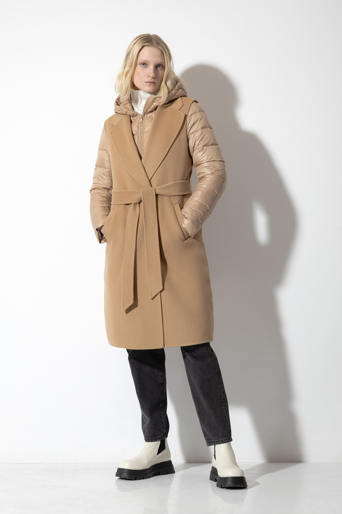 Пальто с капюшоном VASSA CODE, пол женский, цвет коричневый