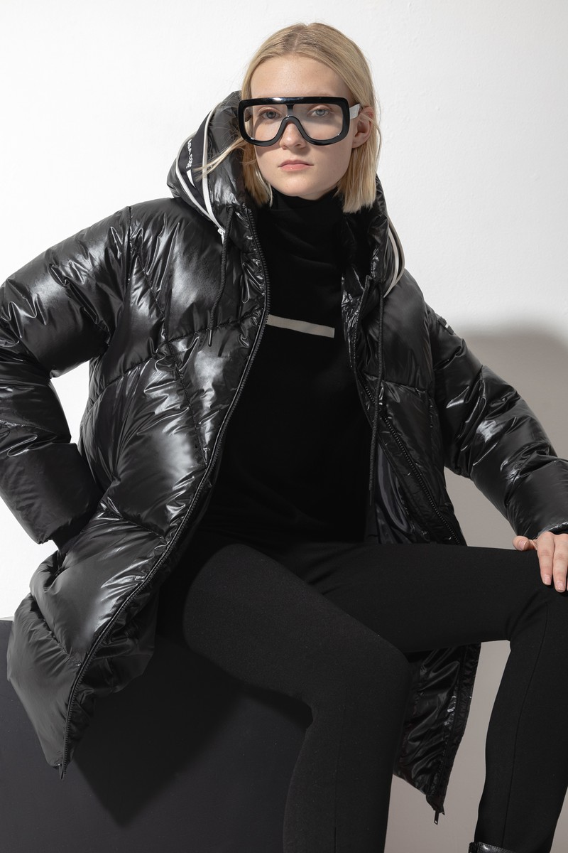 Пуховик VASSA CODE, пол женский, цвет черный, фото №4