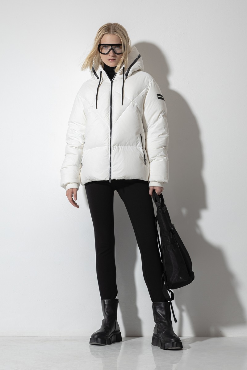 Пуховик VASSA CODE, пол женский, цвет белый, фото №4