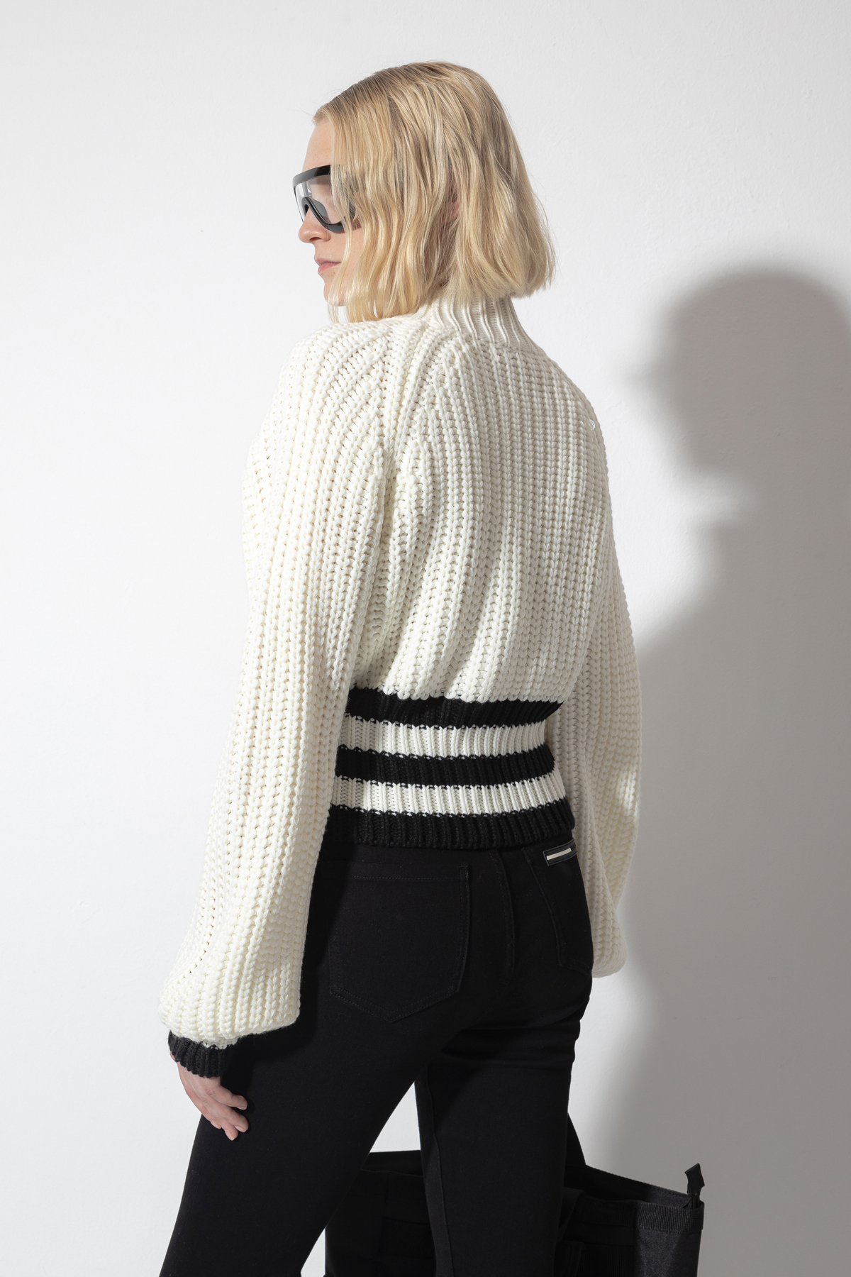 Джемпер крупной вязки VASSA CODE, пол female, цвет white