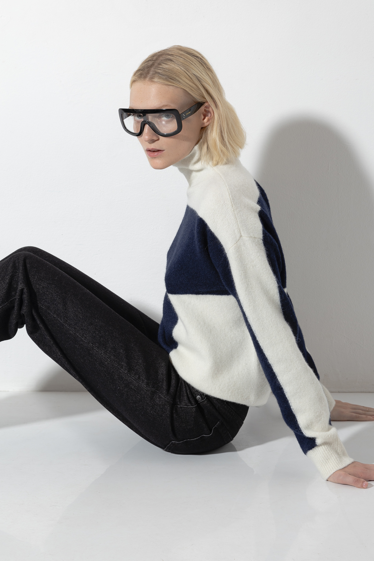 Джемпер с контрастным принтом VASSA CODE, пол женский, цвет синий