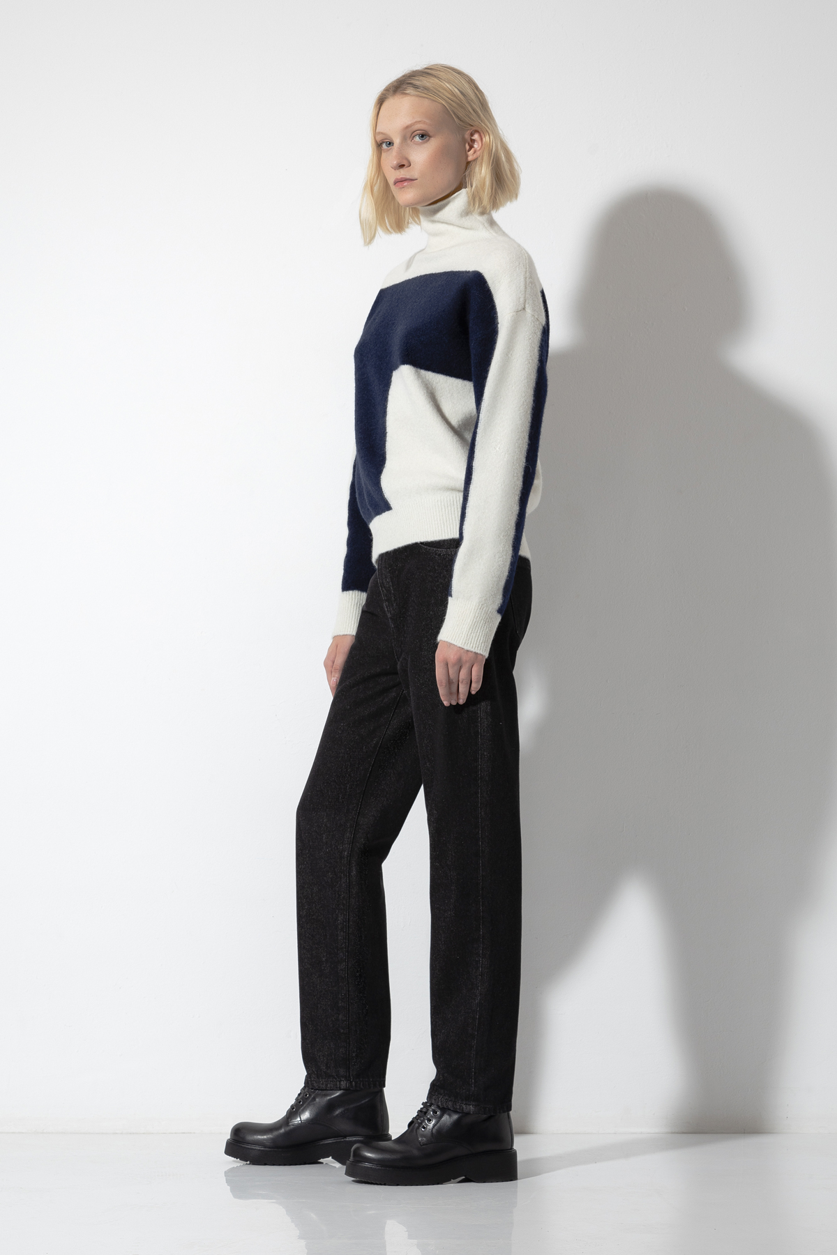 Джемпер с контрастным принтом VASSA CODE, пол женский, цвет синий