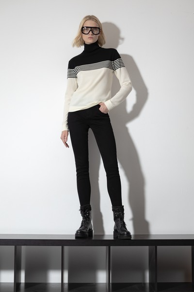 Водолазка с контрастным принтом VASSA CODE, пол женский, цвет белый, фото №2