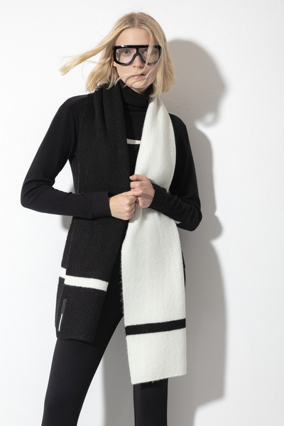 Шарф с контрастным принтом VASSA CODE, пол женский, цвет черный, фото №2