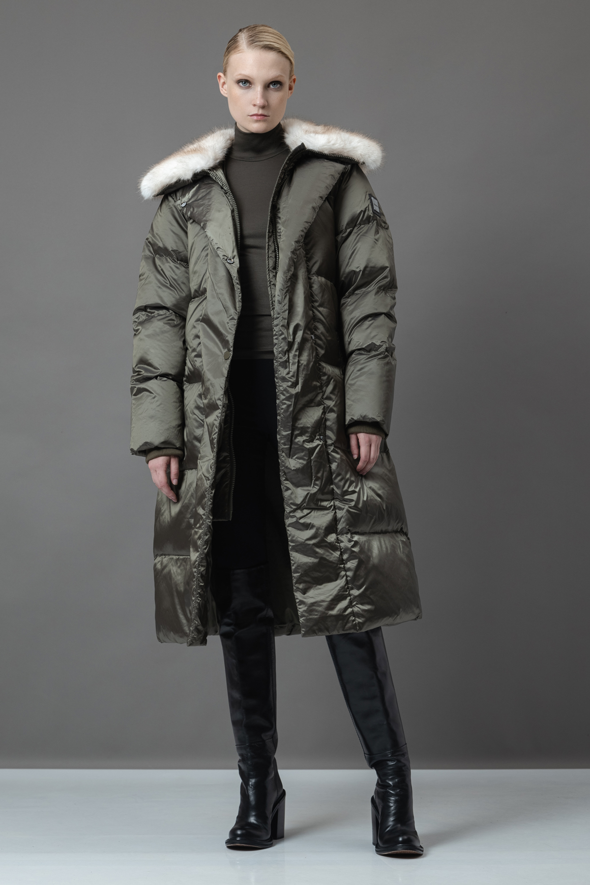 Пуховик со съемным воротником VASSA&Co, пол женский, цвет зеленый