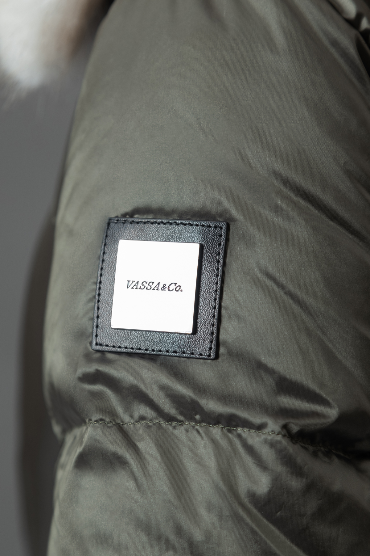 Пуховик со съемным воротником VASSA&Co, пол женский, цвет зеленый