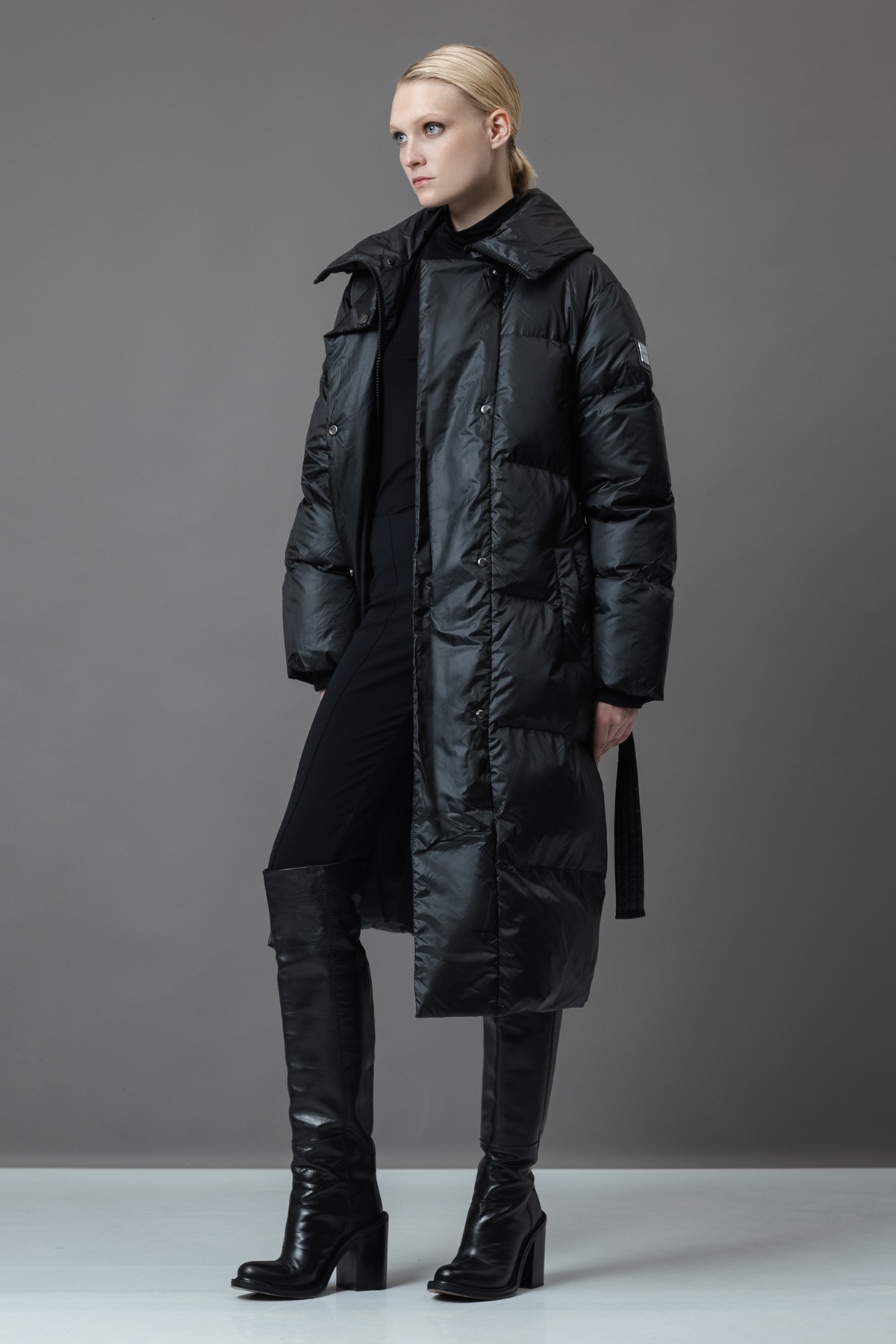 Пуховик со съемным воротником VASSA&Co, пол женский, цвет черный