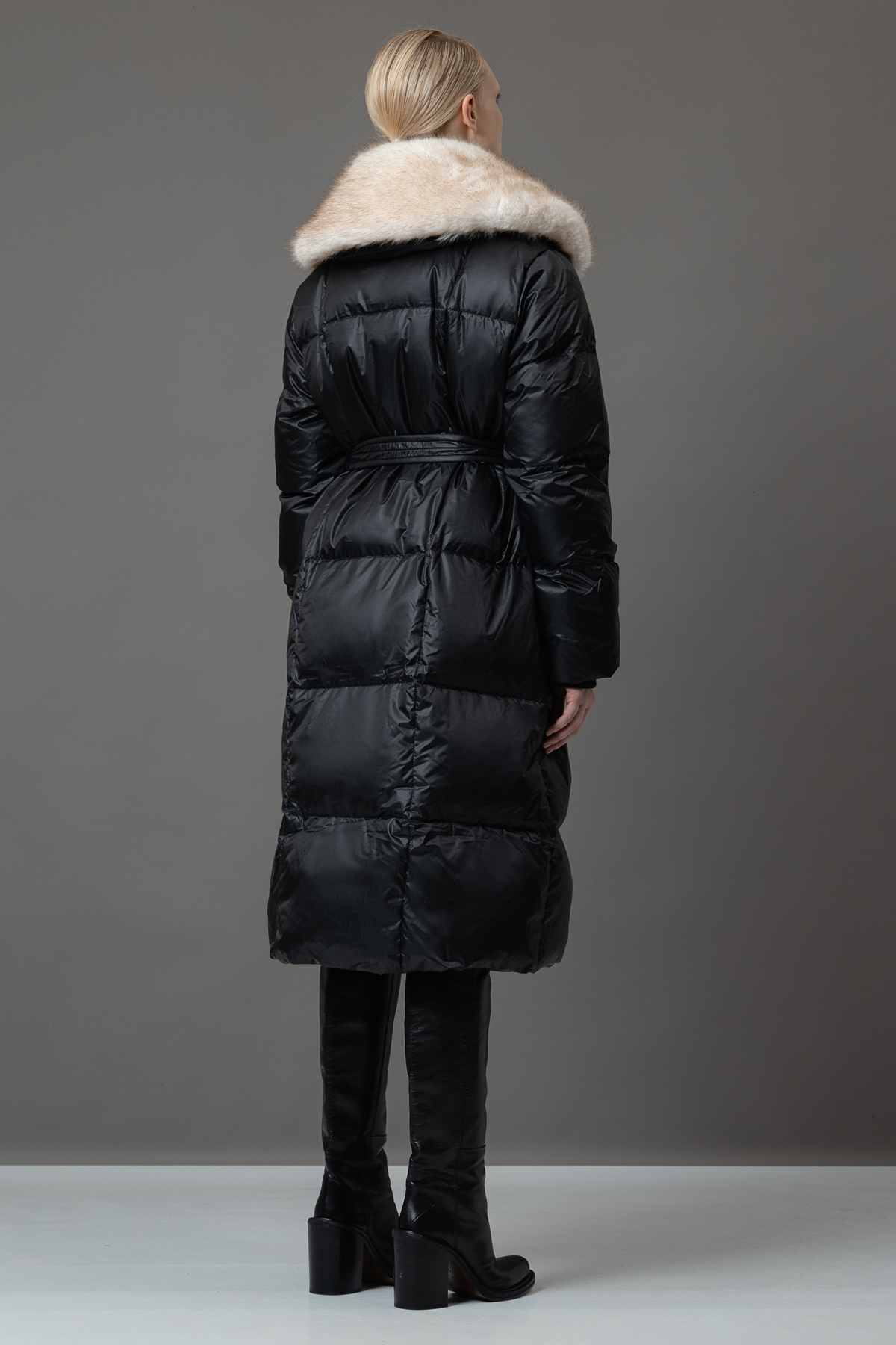 Пуховик со съемным воротником VASSA&Co, пол женский, цвет черный