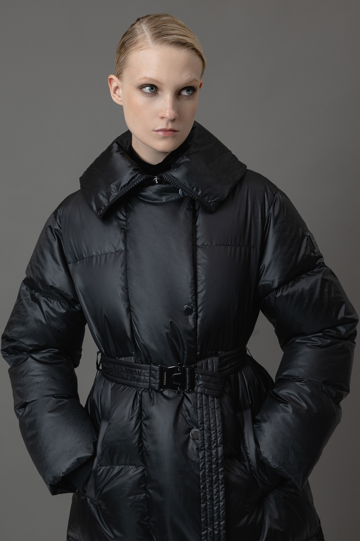 Пуховик со съемным воротником VASSA&Co, пол женский, цвет черный