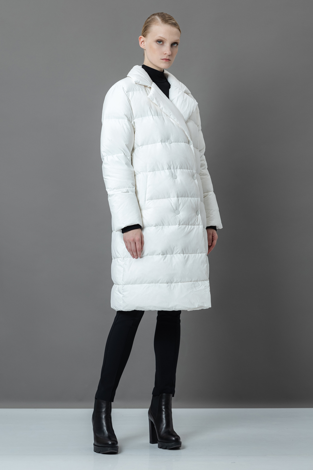 Пуховик с меховым воротником VASSA&Co, пол женский, цвет белый