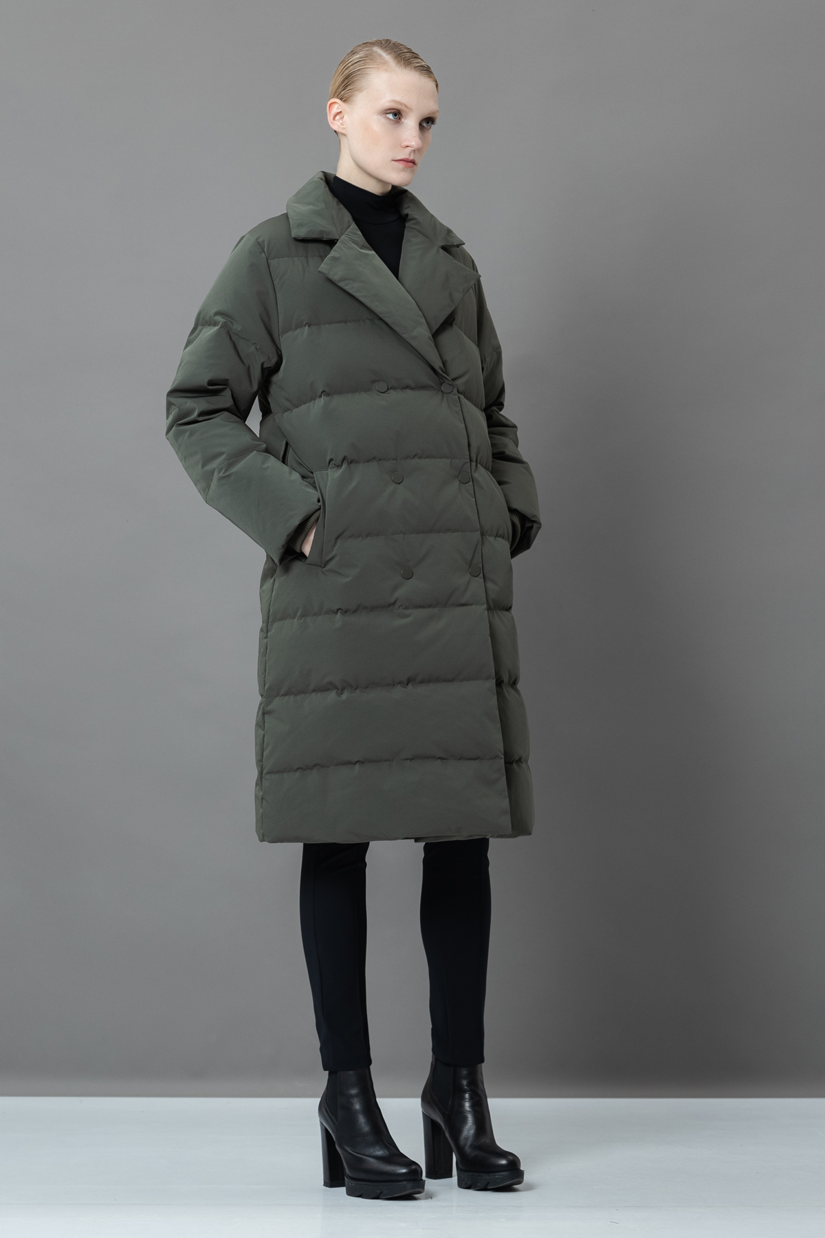 Пуховик с меховым воротником VASSA&Co, пол женский, цвет коричневый