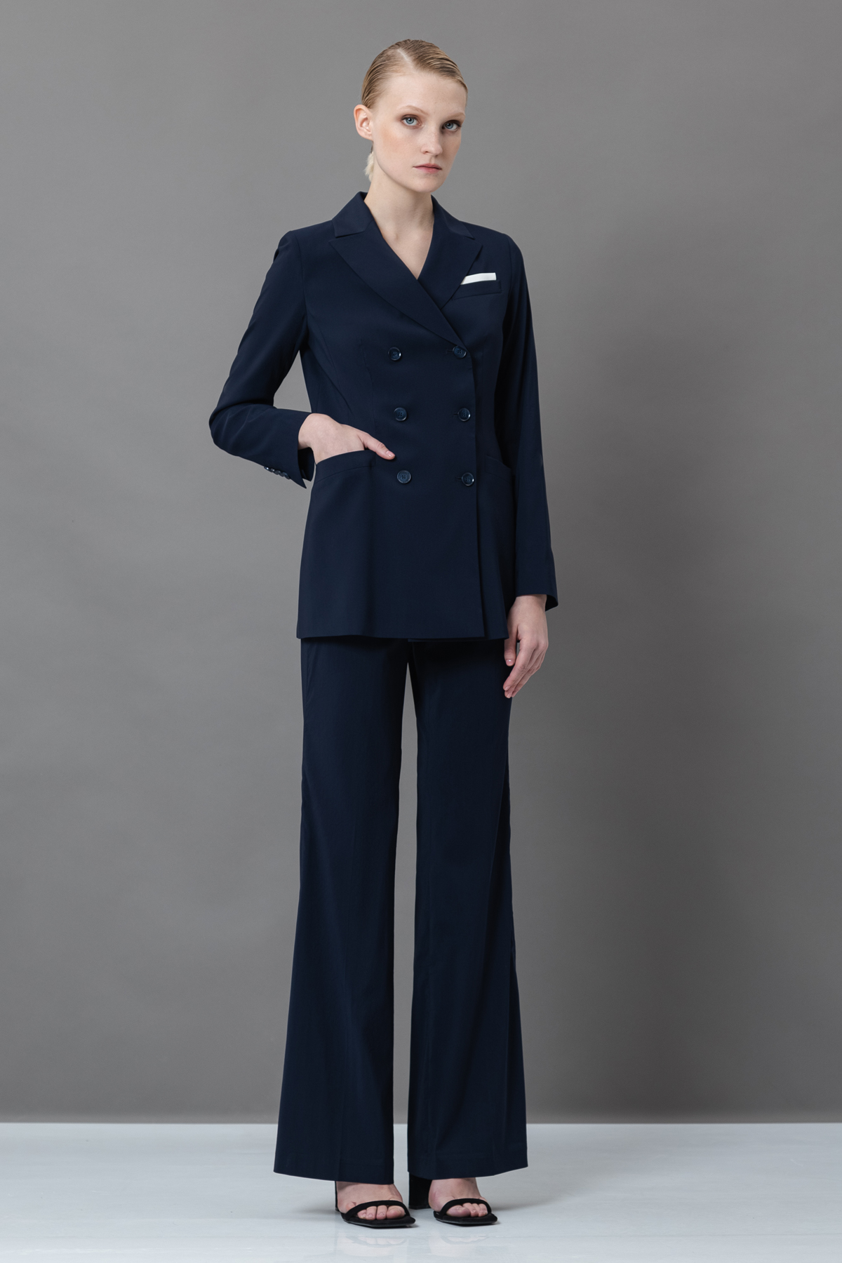 Двубортный жакет VASSA&Co, пол женский, цвет синий