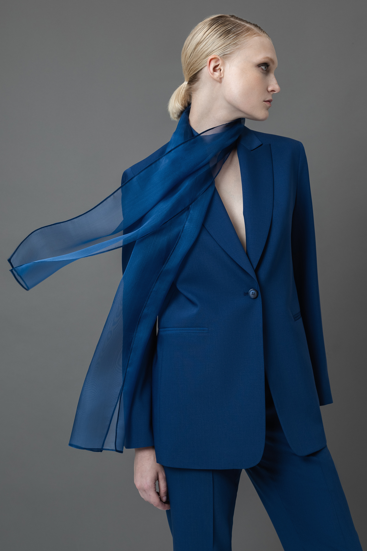 Жакет со съемным шарфом из шелка VASSA&Co, пол женский, цвет синий