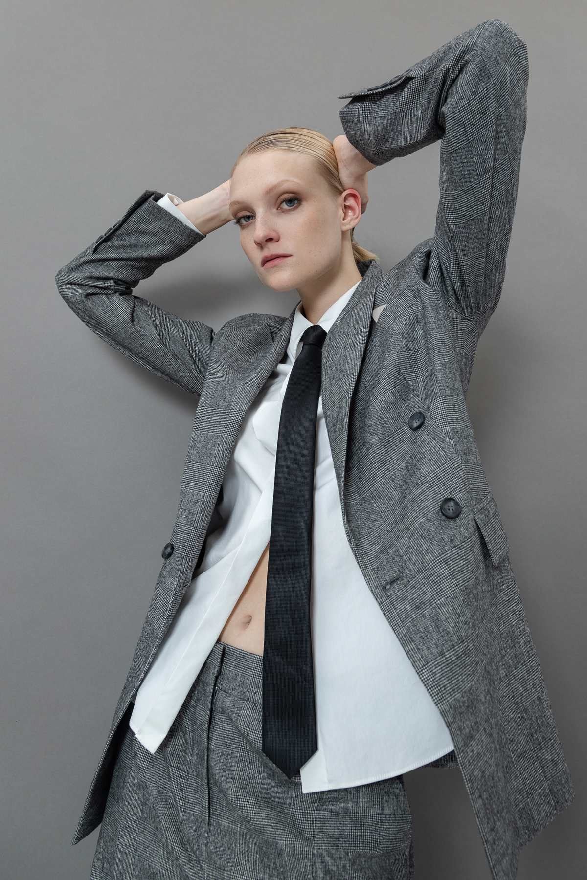 Приталенный жакет VASSA&Co, пол female, цвет серый