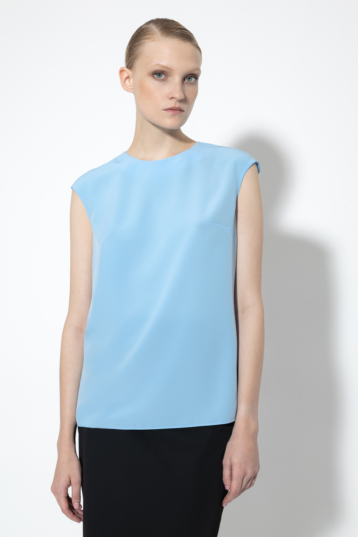 Блузка без рукавов VASSA&Co, пол женский, цвет синий