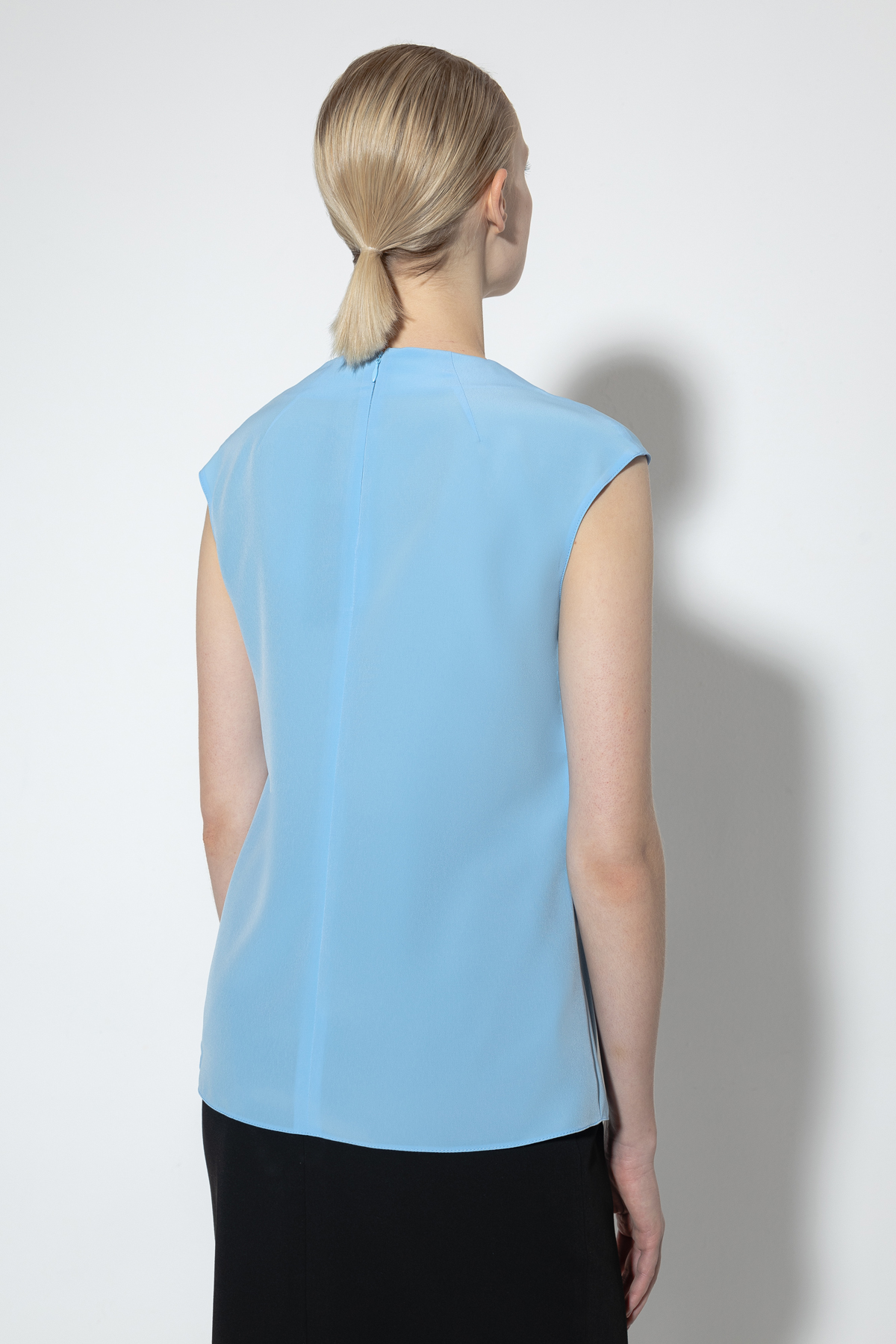 Блузка без рукавов VASSA&Co, пол женский, цвет синий