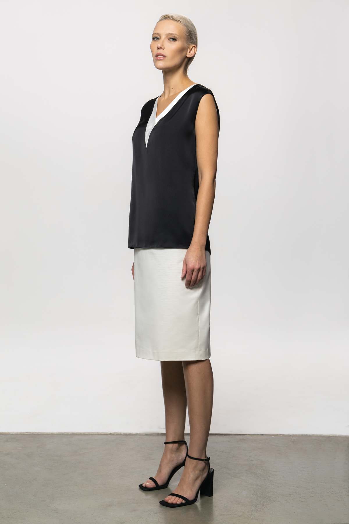 Blouse VASSA&Co, пол female, цвет black