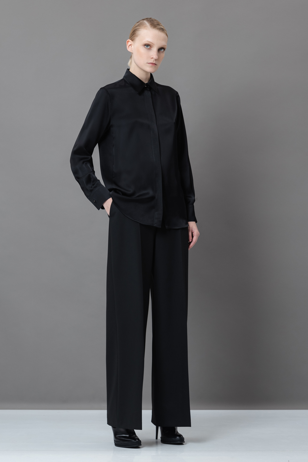 Блузка со съемным жабо VASSA&Co, пол женский, цвет черный