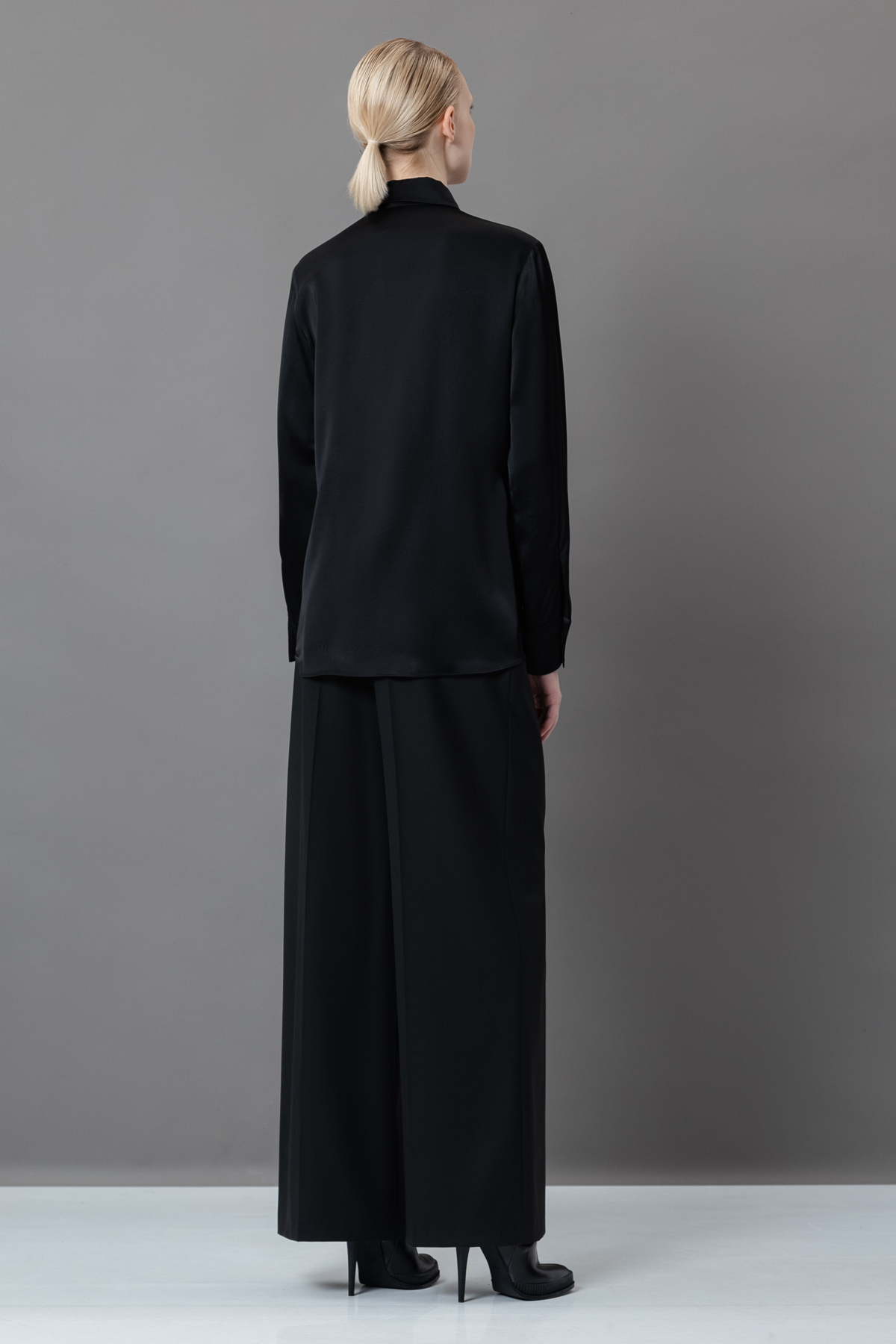 Блузка со съемным жабо VASSA&Co, пол женский, цвет черный