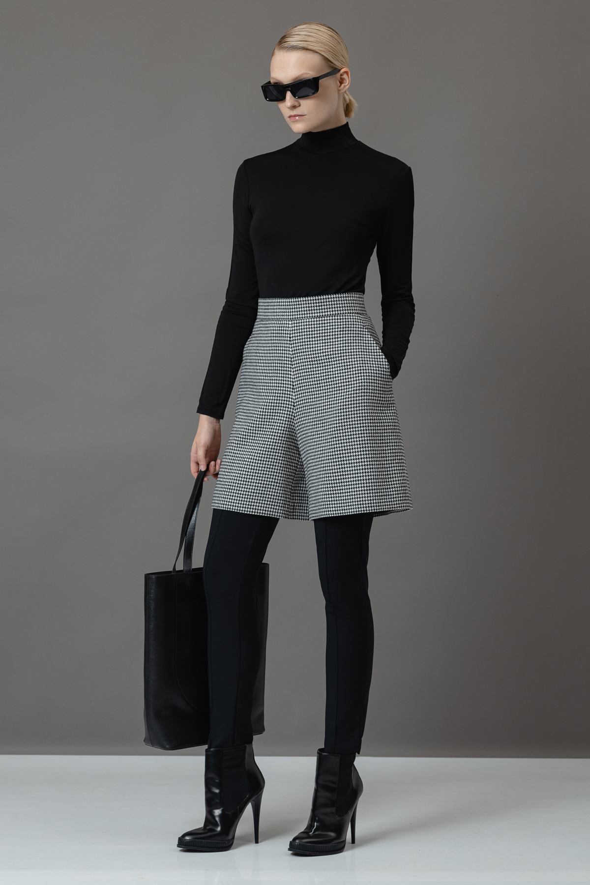 Шорты в гусиную лапку VASSA&Co, пол female, цвет black