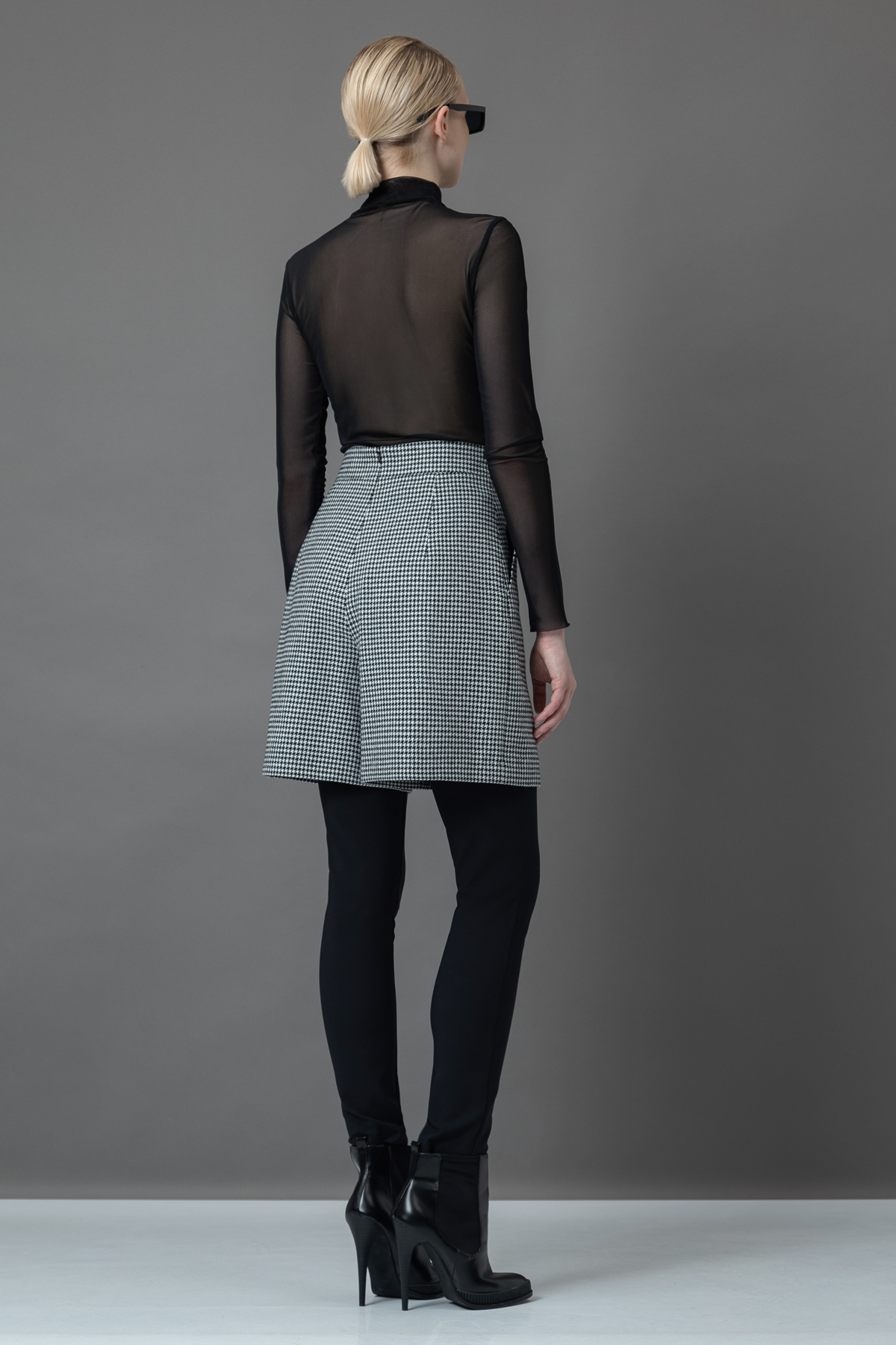 Шорты в гусиную лапку VASSA&Co, пол female, цвет black