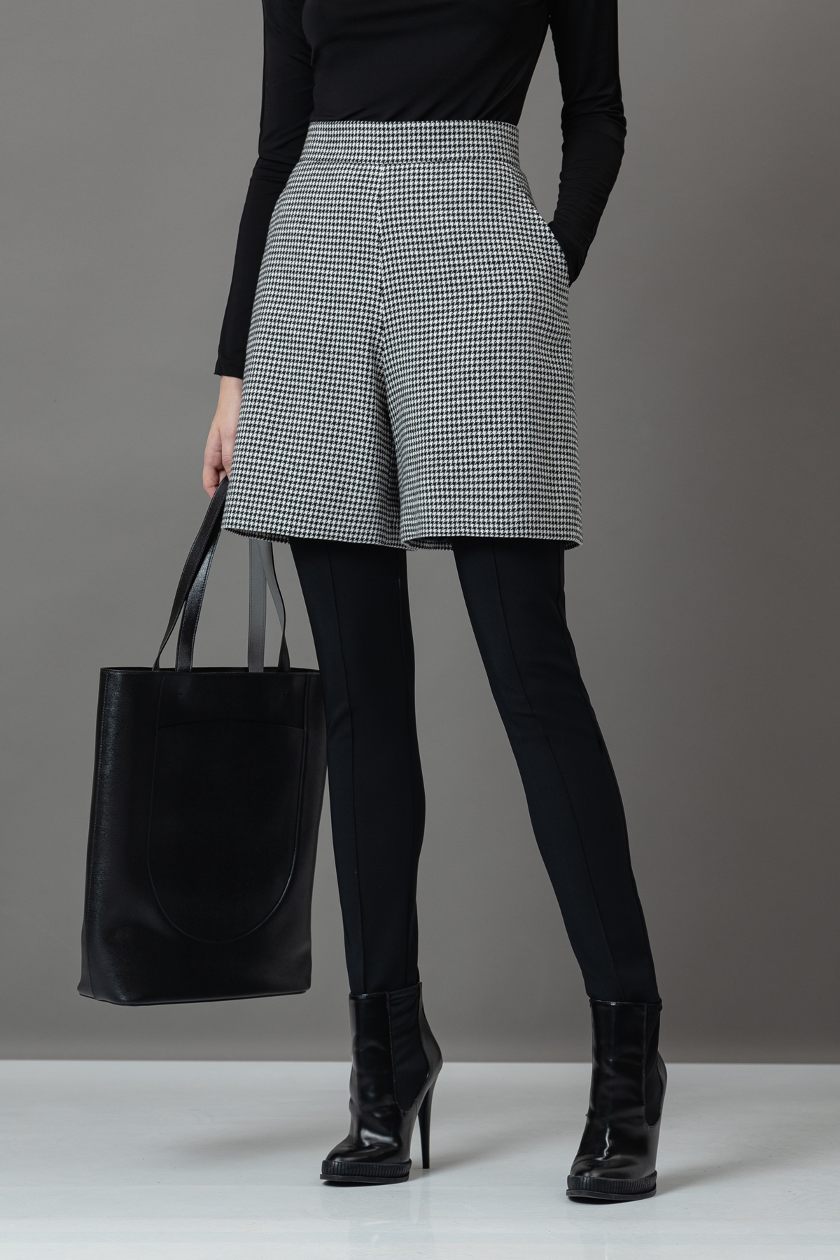 Шорты в гусиную лапку VASSA&Co, пол female, цвет black