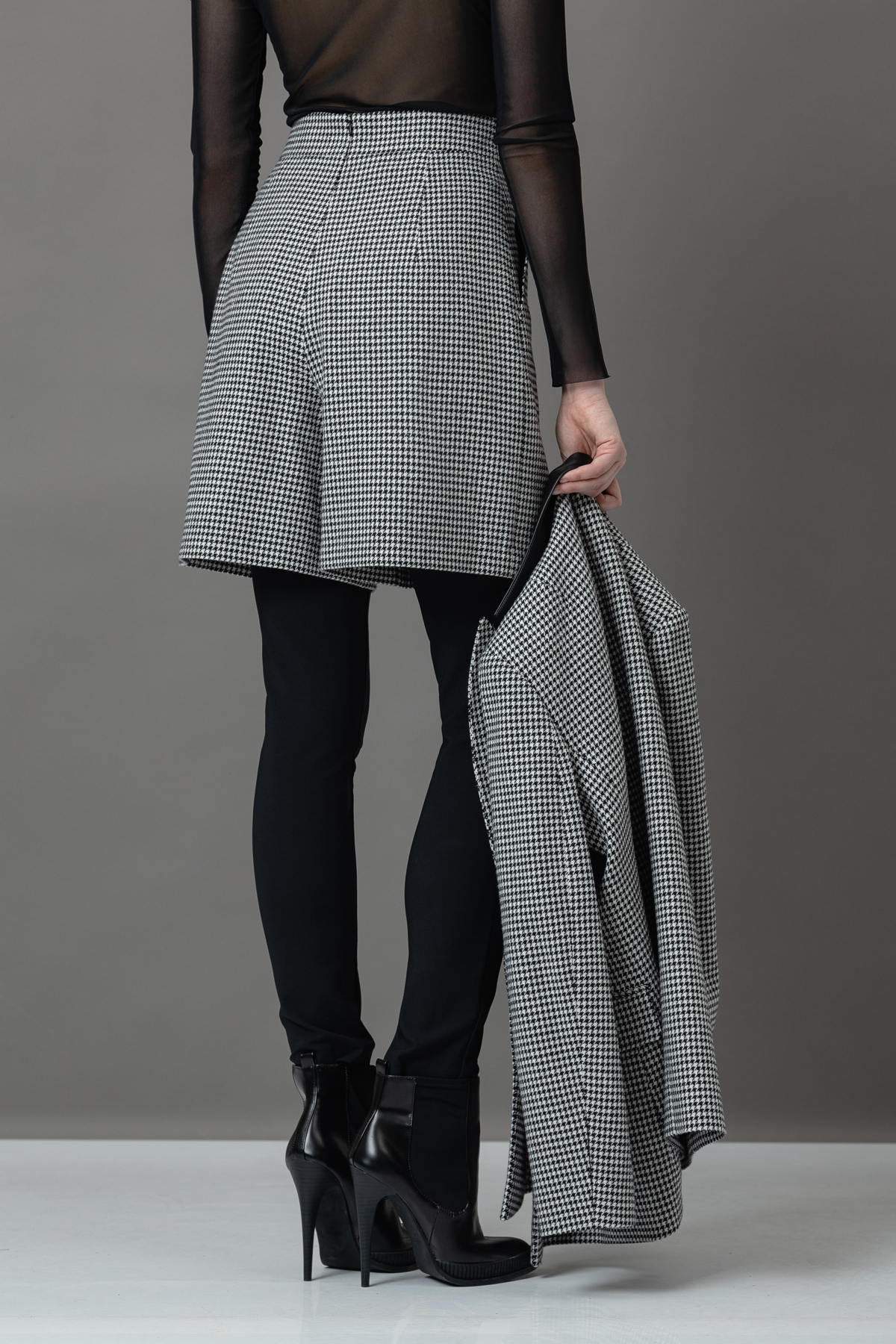 Шорты в гусиную лапку VASSA&Co, пол female, цвет black