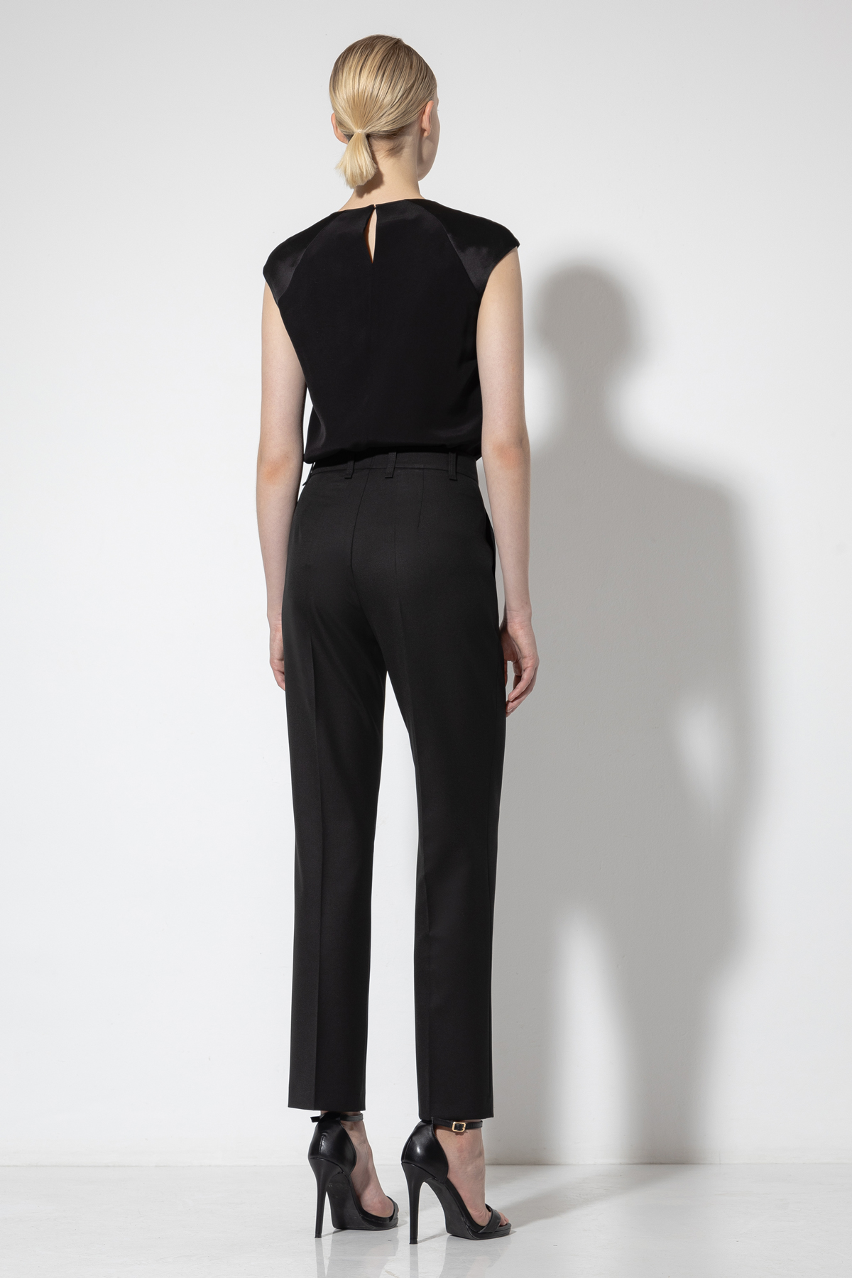 Trousers VASSA&Co, пол female, цвет black