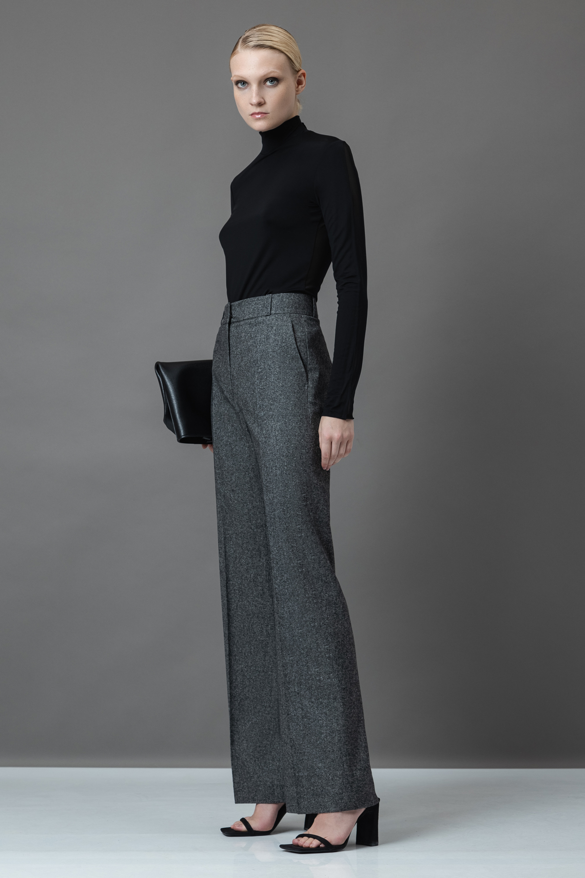 Классические брюки VASSA&Co, пол женский, цвет серый