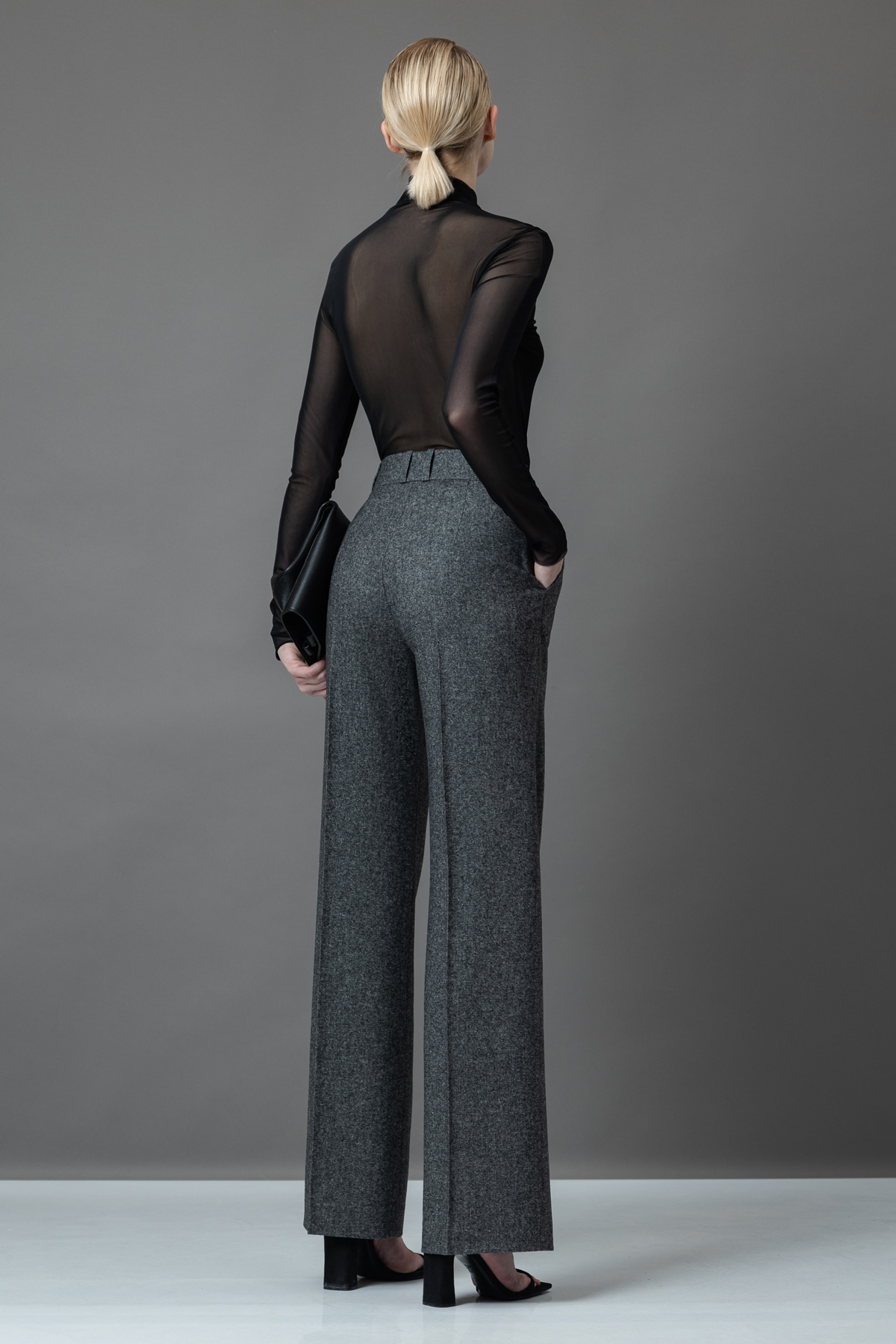 Классические брюки VASSA&Co, пол женский, цвет серый