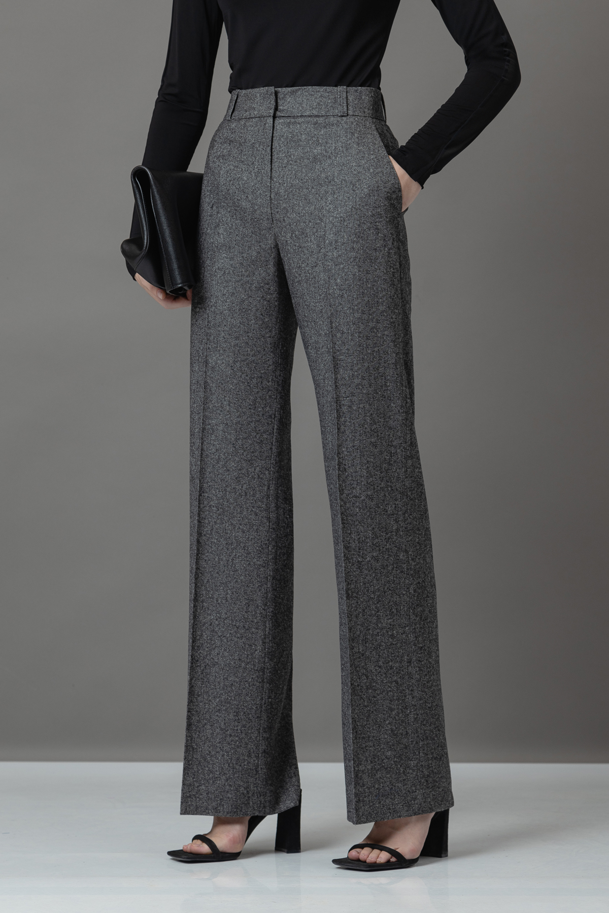 Классические брюки VASSA&Co, пол женский, цвет серый