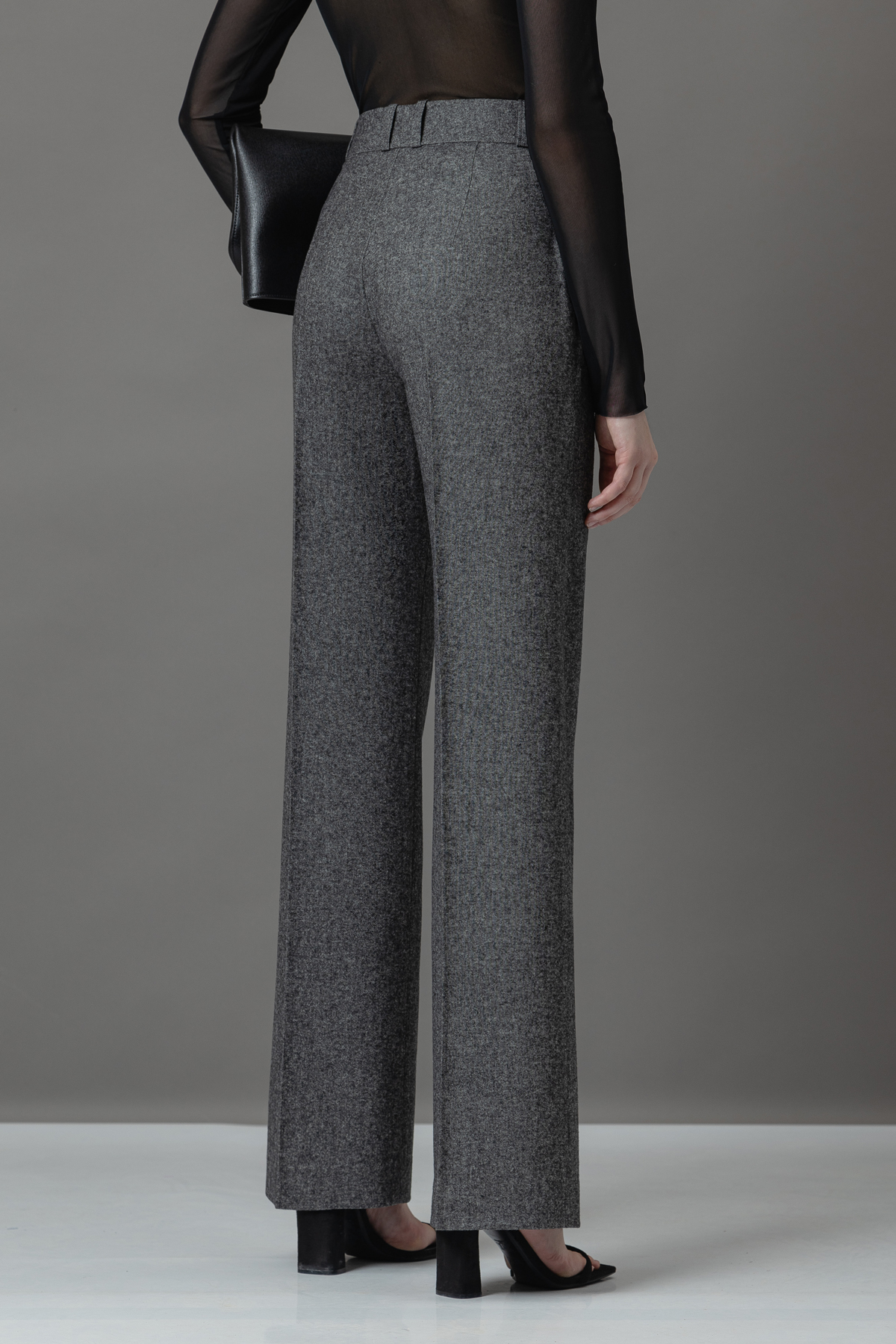 Классические брюки VASSA&Co, пол женский, цвет серый