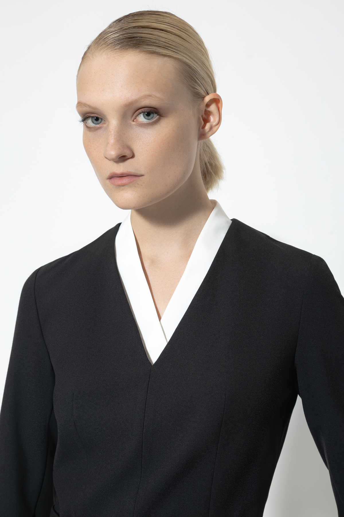 Платье-футляр со съемным воротничком VASSA&Co, пол женский, цвет черный