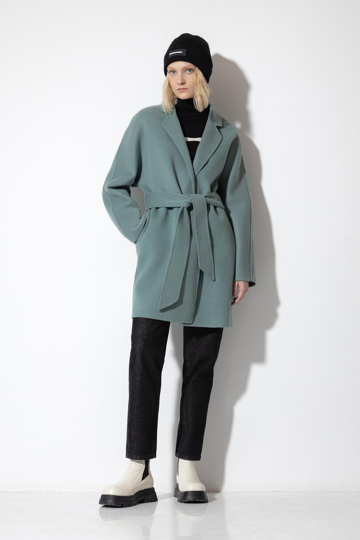 Пальто укороченное на запах с поясом VASSA CODE, пол женский, цвет зеленый