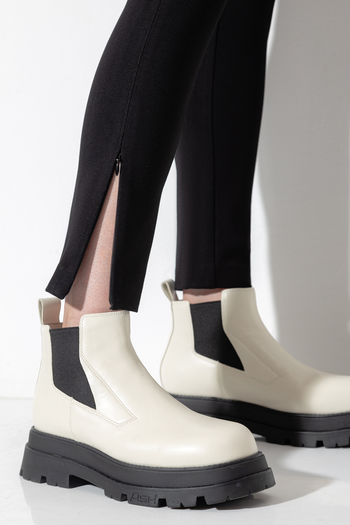 Леггинсы VASSA CODE, пол женский, цвет черный