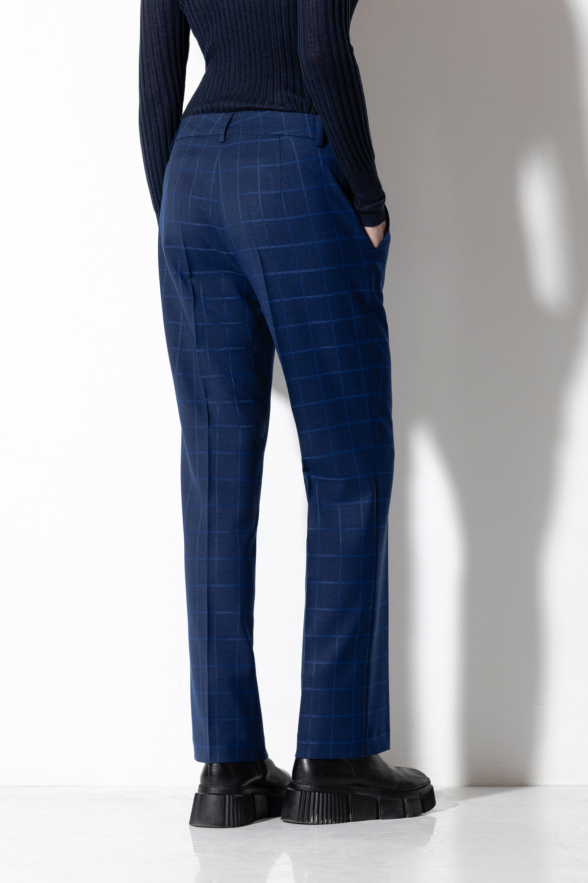 Прямые брюки VASSA CODE, пол женский, цвет синий