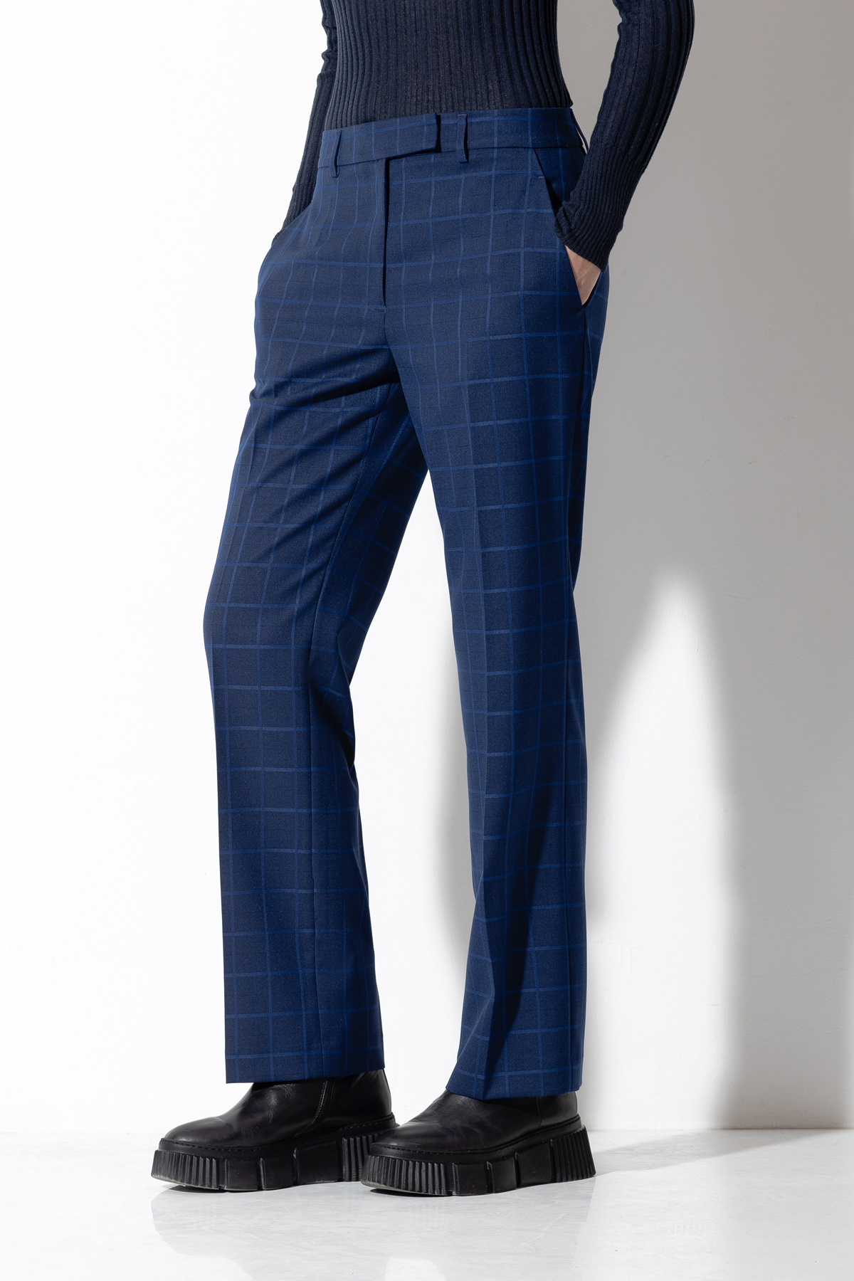 Прямые брюки VASSA CODE, пол женский, цвет синий