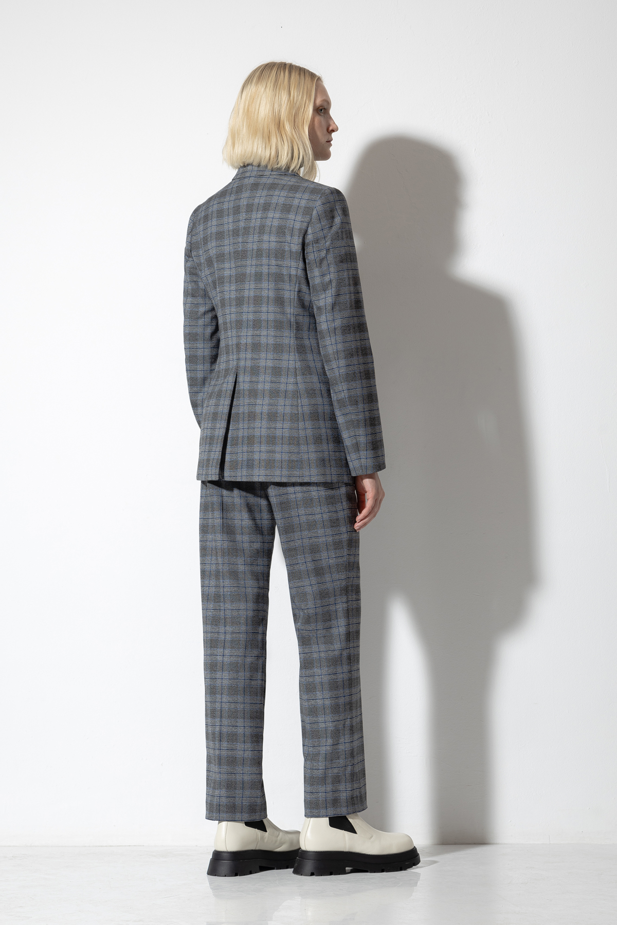 Прямые брюки VASSA CODE, пол женский, цвет серый