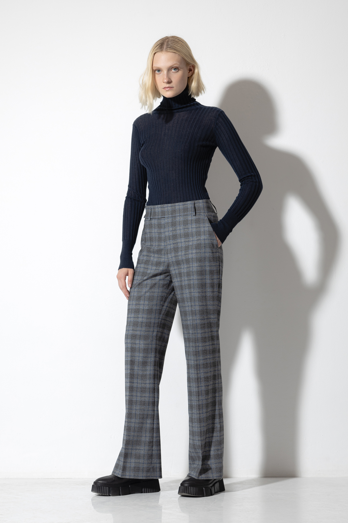 Широкие брюки VASSA CODE, пол женский, цвет серый