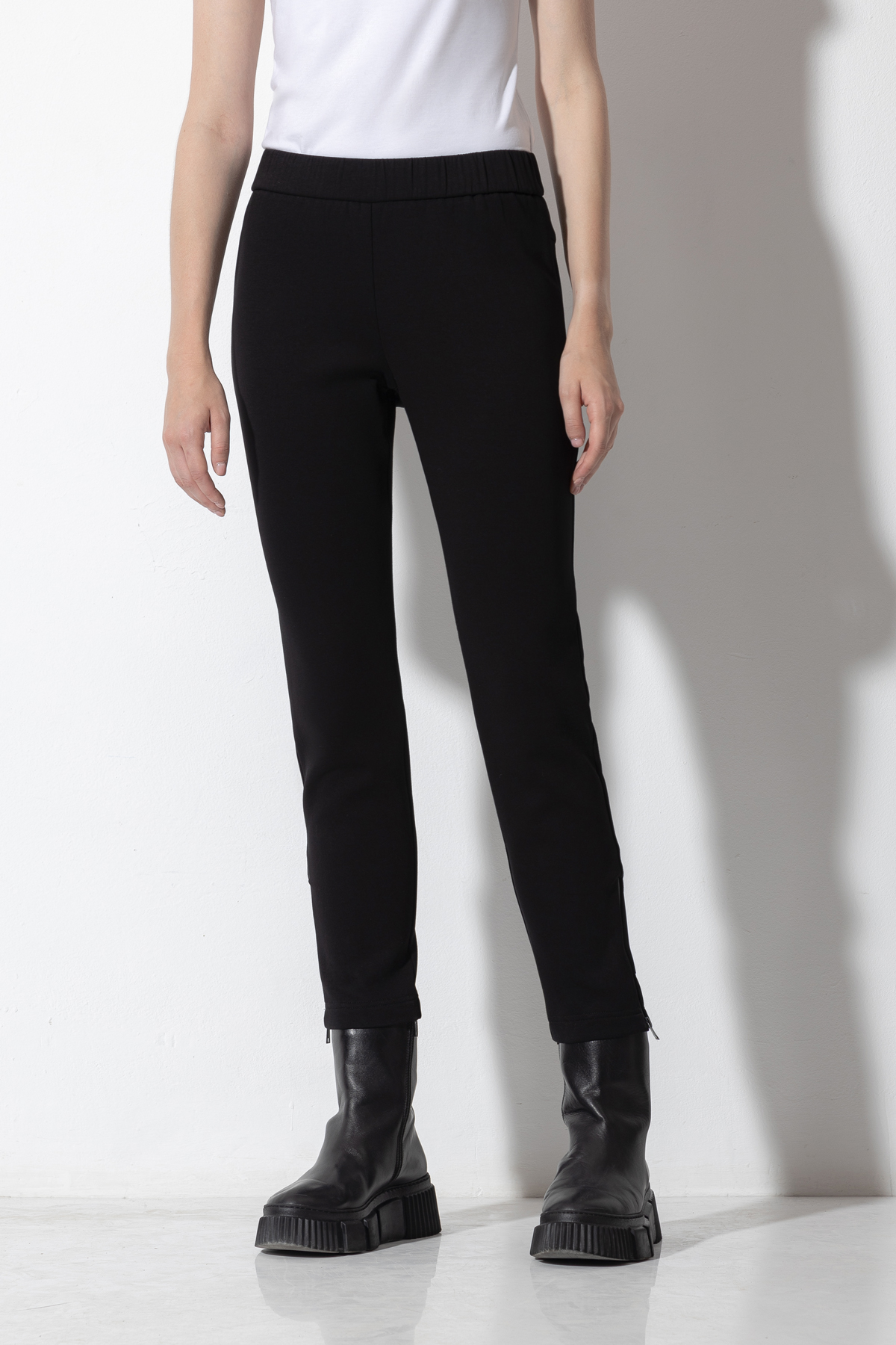 Pants VASSA CODE, пол female, цвет Black