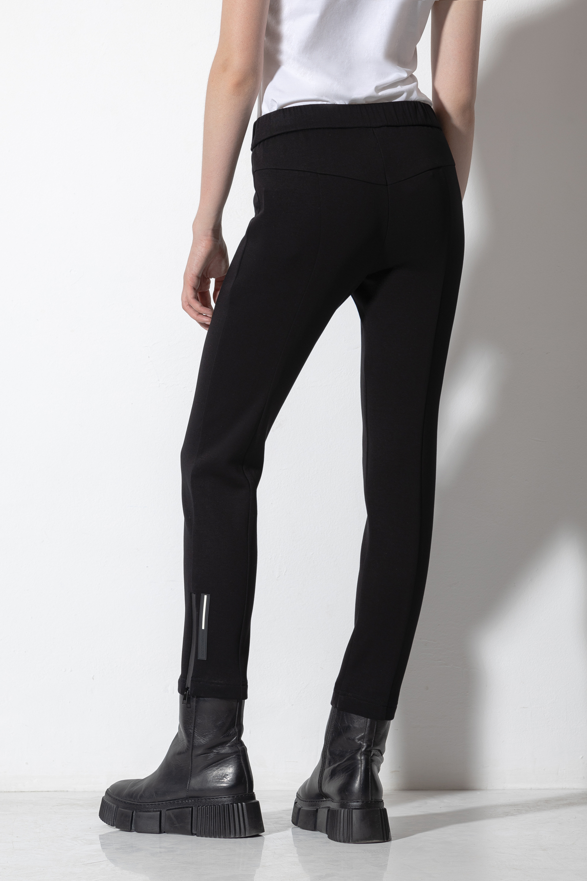 Pants VASSA CODE, пол female, цвет Black