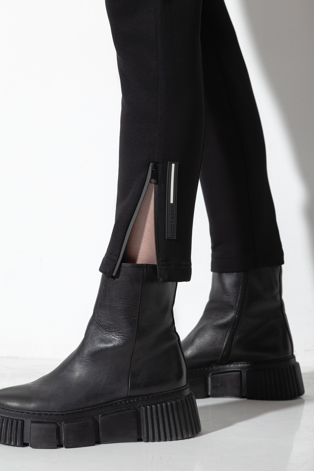 Pants VASSA CODE, пол female, цвет Black