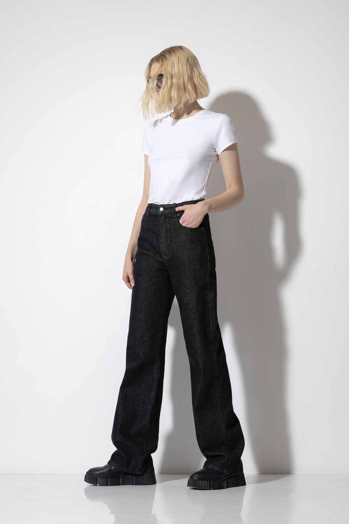 Джинсы Chelsea High Rise VASSA CODE, пол женский, цвет черный