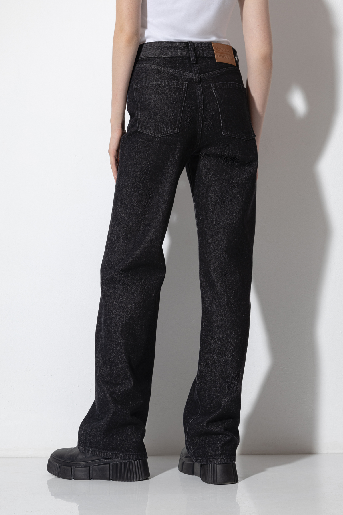 Джинсы Chelsea High Rise VASSA CODE, пол женский, цвет черный