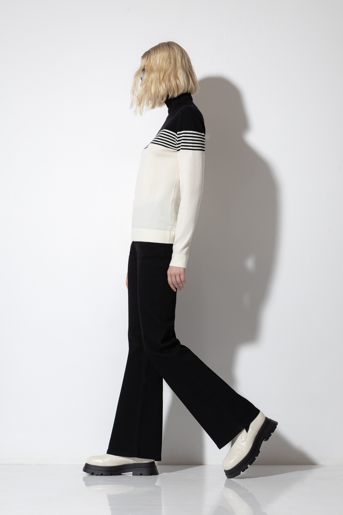 Джинсы Rio Mid Rise VASSA CODE, пол женский, цвет черный