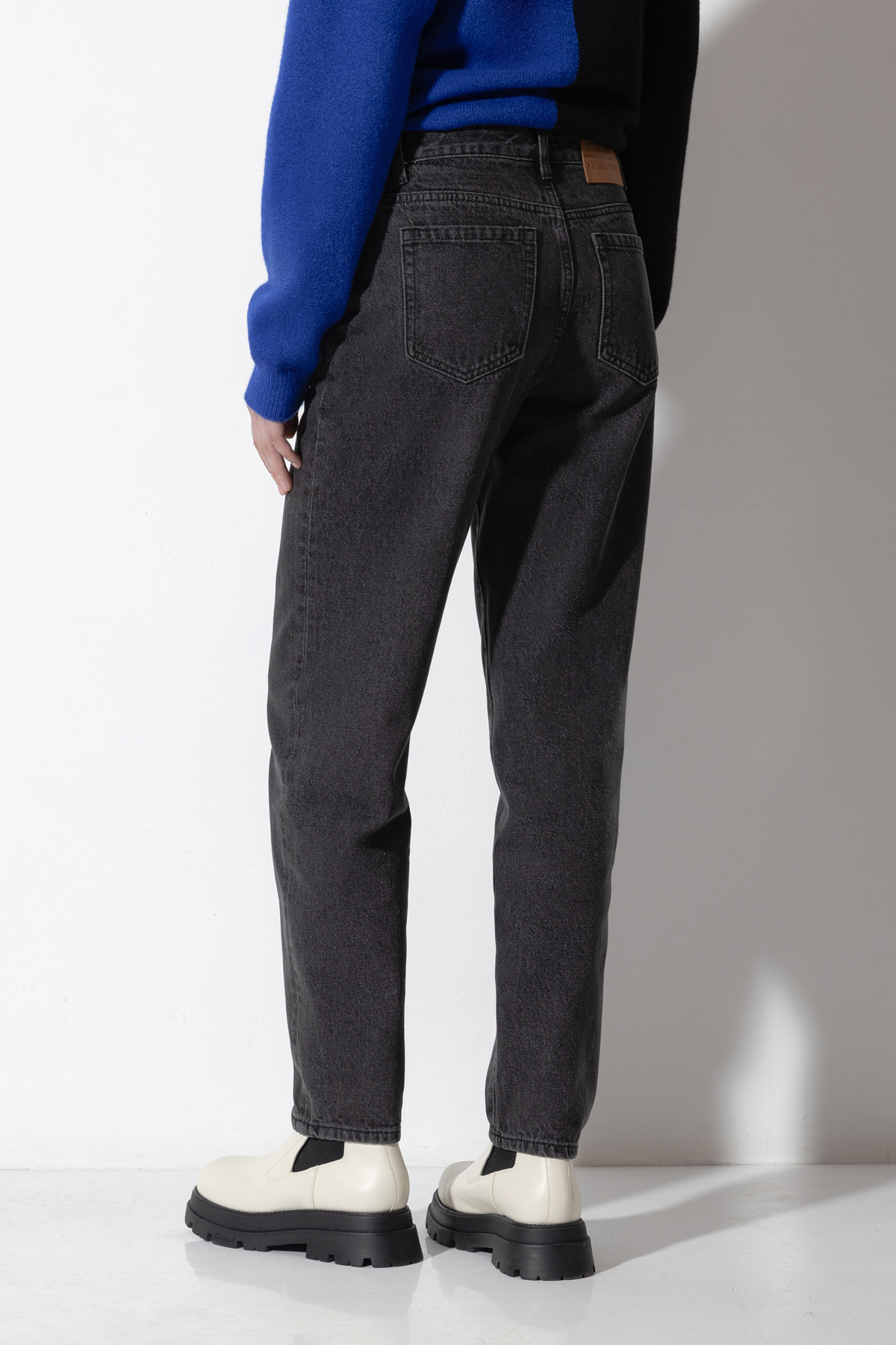 Джинсы Mom Fit VASSA CODE, пол женский, цвет черный