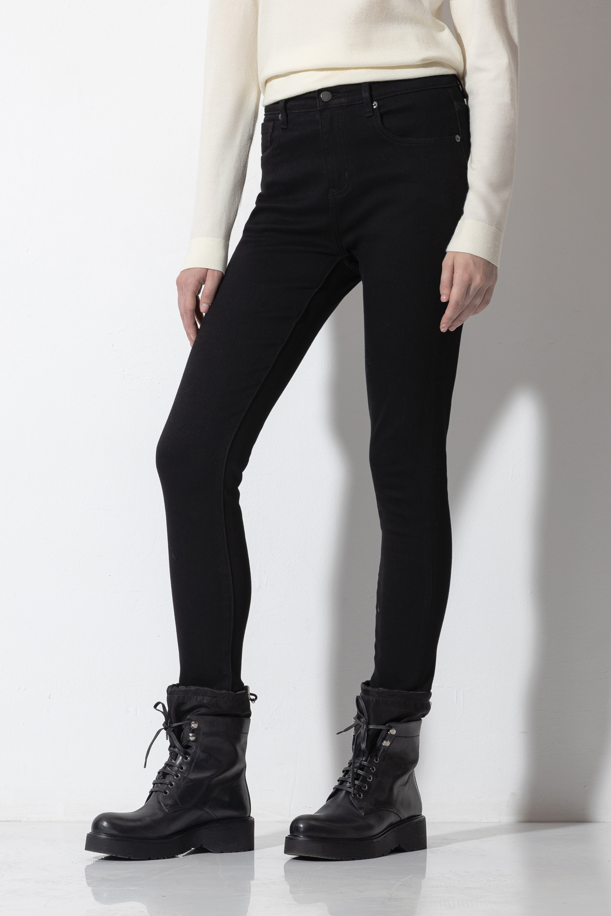 Jeans VASSA CODE, пол female, цвет black