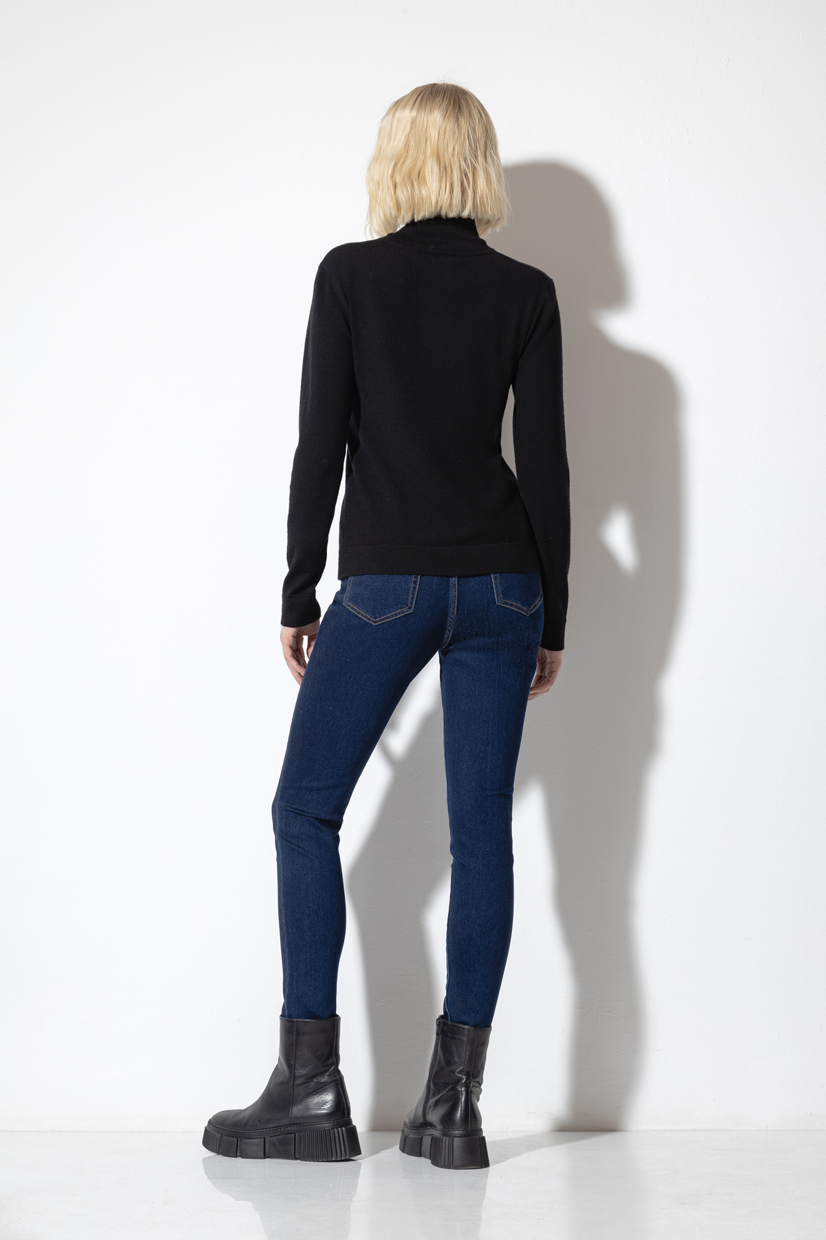 Jeans VASSA CODE, пол female, цвет Синий