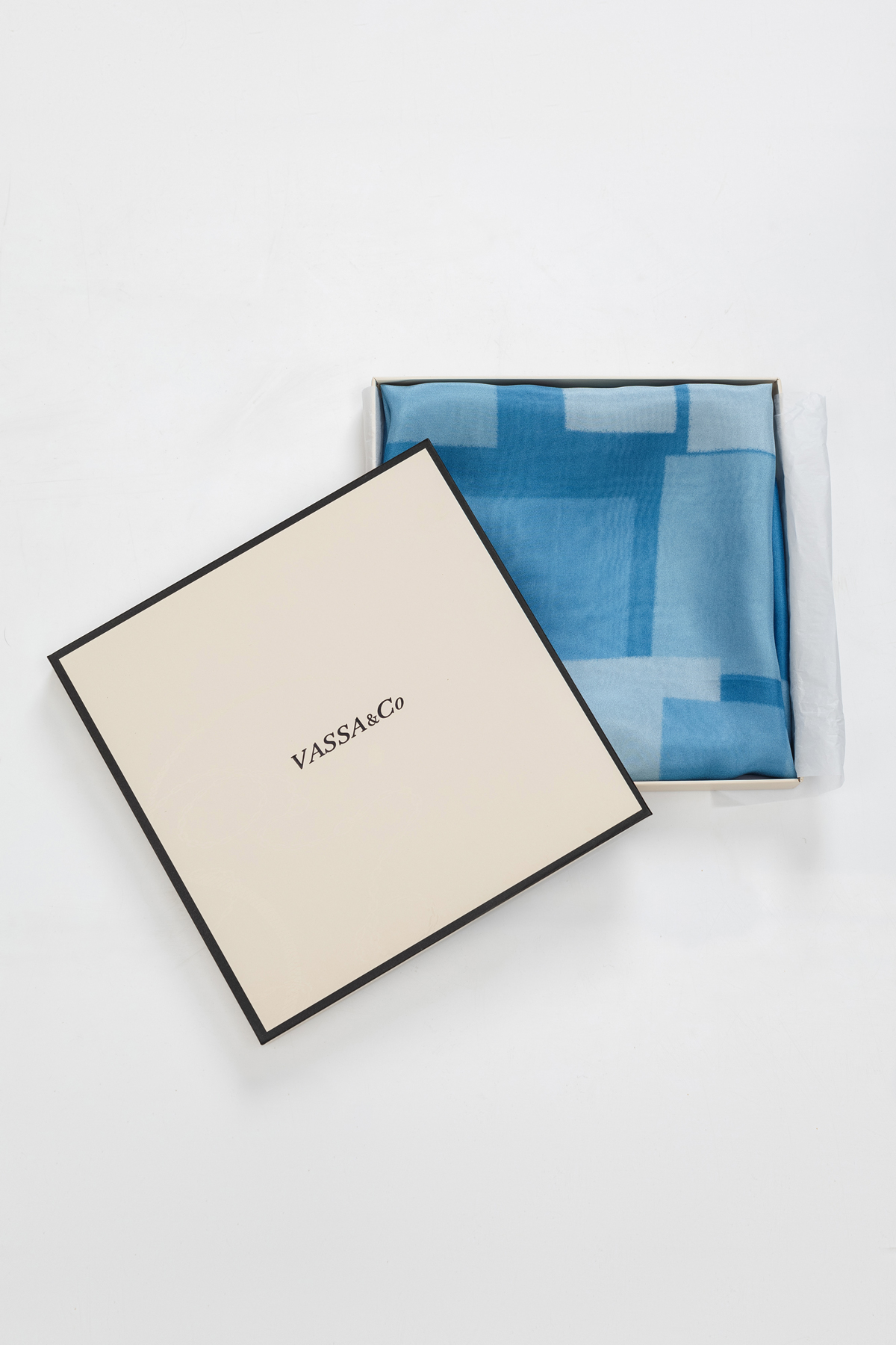 Шарф из шелка VASSA&Co, пол женский, цвет синий