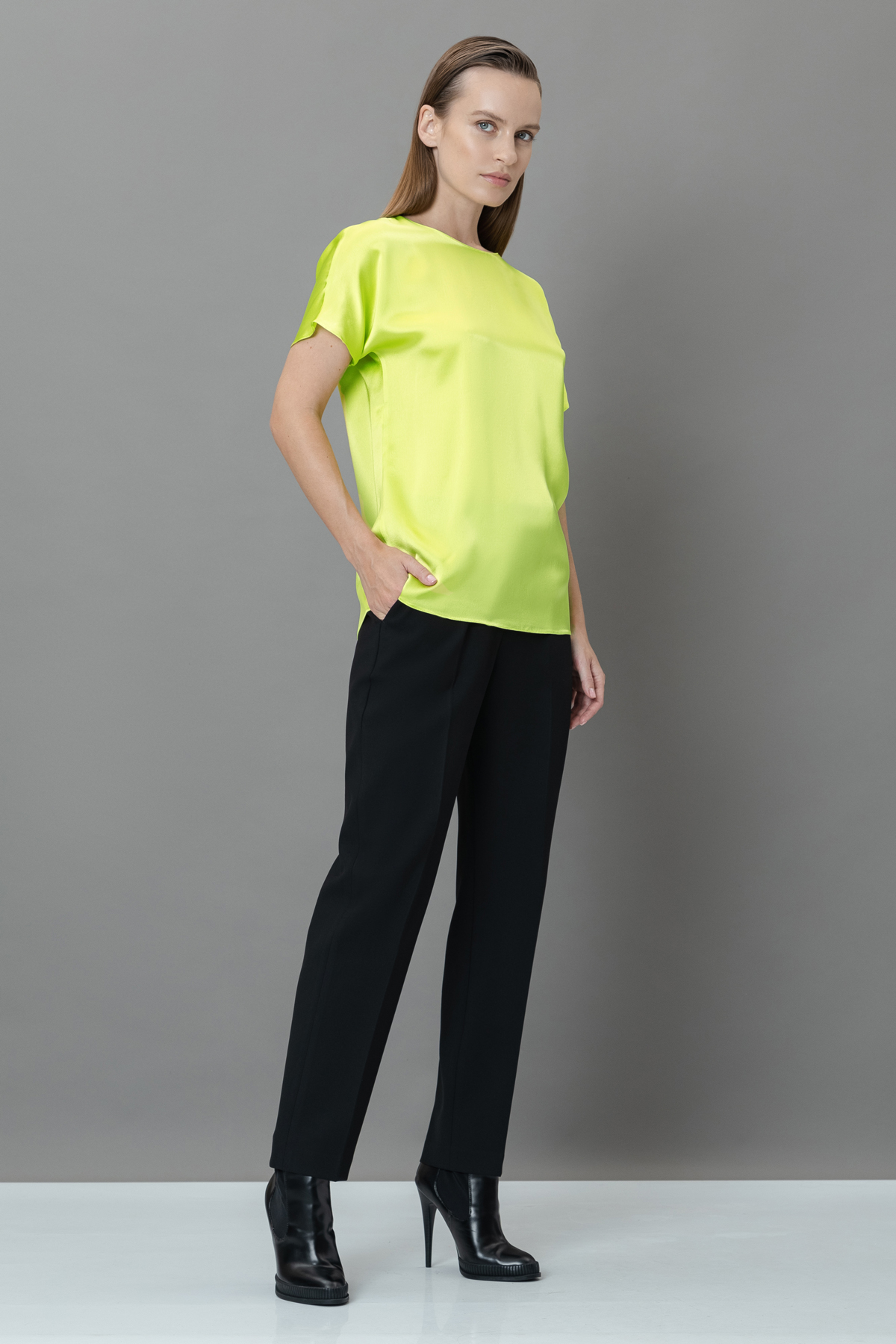 Блузка VASSA&Co, пол женский, цвет желтый